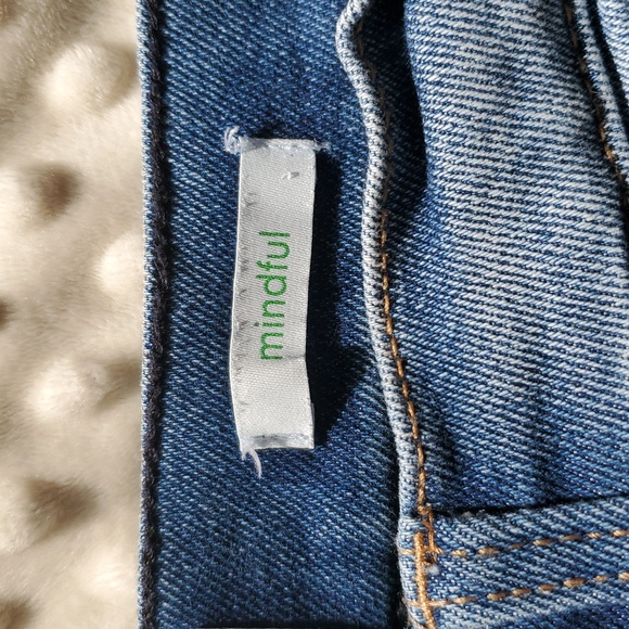 Celebrity Pink Re Generation Distressed Mindful Denim Mom Shorts 1/25 - Picture 4 of 12